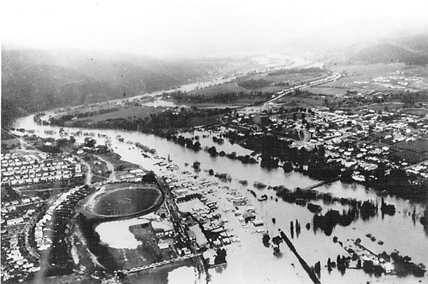 New Norfolk in flood 1960 showing inundation along the Esplanade and surrounding streets, and along the north shore reaching close to the oval.